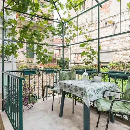 Luxury In Old Town Center With Terrace Apartment Split